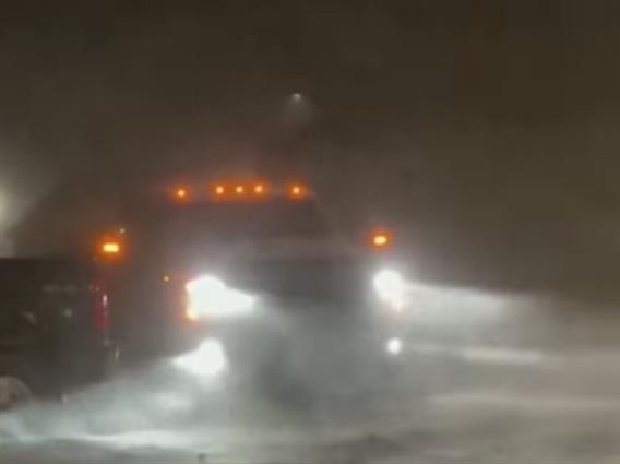 Снежно невреме во источниот дел на САД, 200.000 домаќинства без струја