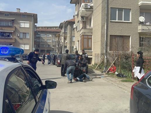 Крвава пресметка во Бугарија: Се тепале со секири и мотики, десетици повредени (ВИДЕО)