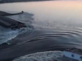 Видео: Крената во воздух браната Какховка, во јужна Украина