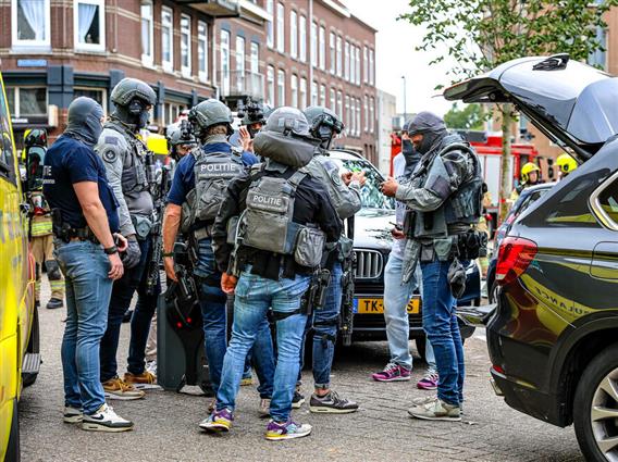 Видео: Најмалку двајца убиени во вооружениот напад во Ротердам