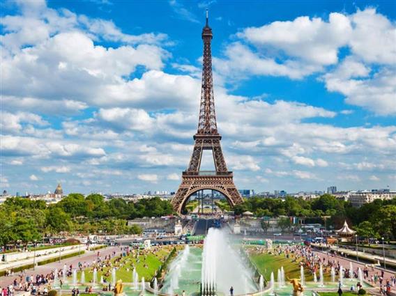 Дел од Ајфеловата кула понуден на аукција