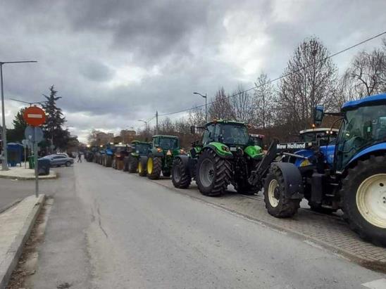 Грчките земјоделци го блокираа граничниот премин Евзони кон нашата земја