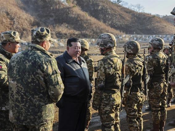 Ким ги поздрави севернокорејските команданти и војници кои се вратија од рускиот Курски регион