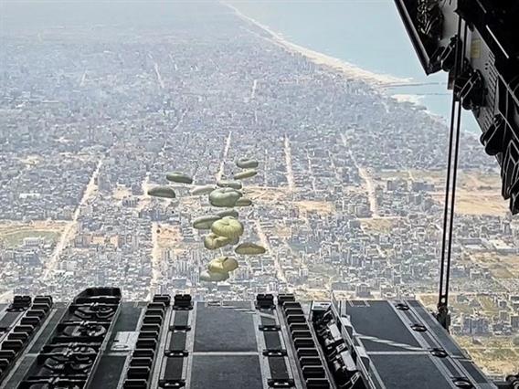 Војската на Шпанија од воздух фрли 26 тони помош за Појасот Газа (ВИДЕО)