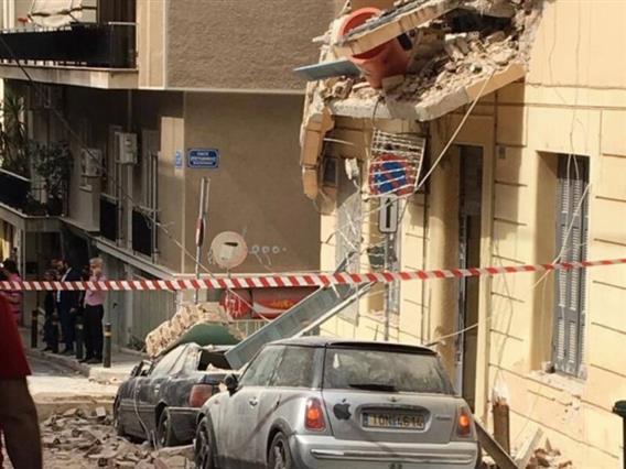 Загина полицаец во Пиреја- се урна зграда, повредени се три лица 