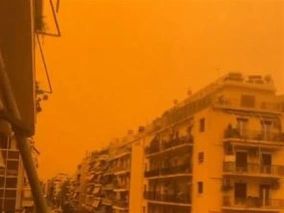 Видео: Атина „проголтана“ од сахарска прашина, градот обоен во портокалово