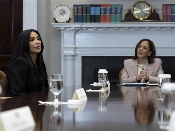 Ким Кардашијан на средба со потпретседателката на САД, Камила Харис
