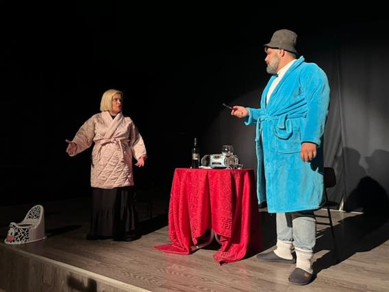 „Веселинови“ со Оле и Баркли до солзи ја насмеаја публиката во Штип (ФОТО)