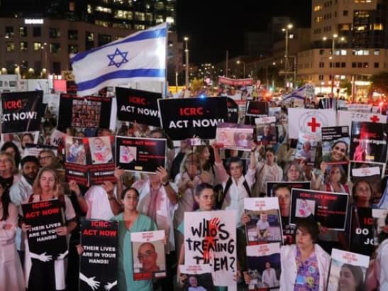 Демонстрации во Тел Авив, учесниците побараа итен договор за ослободување на заложниците
