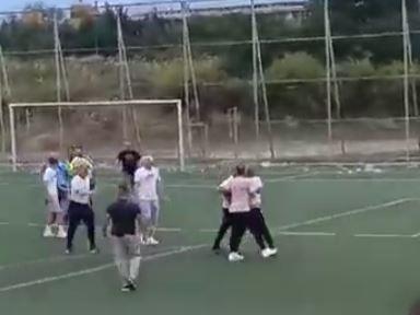 Видео: Родители жестоко се степаа на меч од детската фудбалска лига, ФФМ забрани публика 