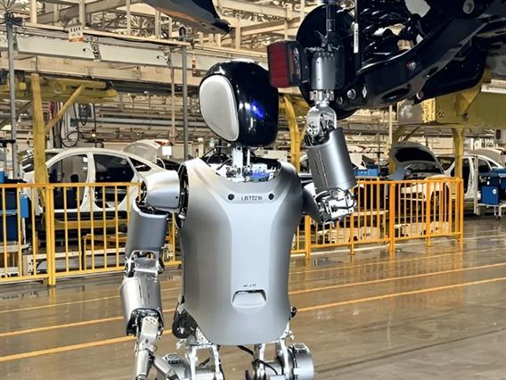 Видео: Кинескиот Донгфенг користи хуманоидни роботи во производството на автомобили