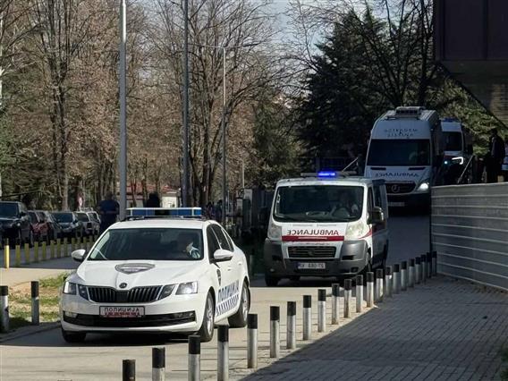 Првите три пациенти со возила тргнаа кон болницата Папаниколау, Солун