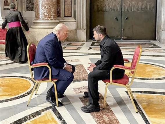 Аксиос: Трамп му рекол на Зеленски во Ватикан дека САД, а не Украина, ќе го признаат Крим