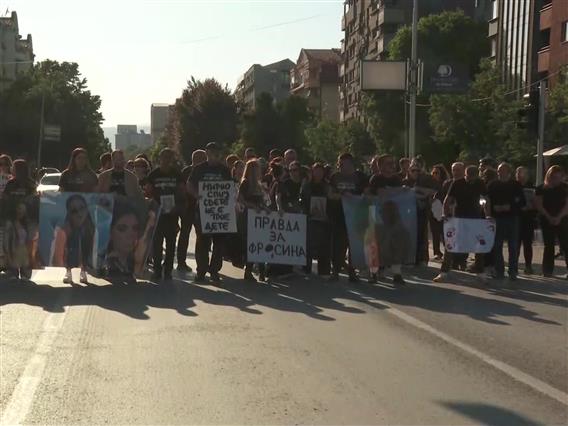 Семејството на Фросина и група граѓани на протест за 12-годишната казна на Јованов