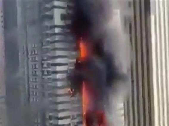 Видео:Голем пожар во Дубаи: Гореше небодер со 67 ката, евакуирани речиси 4.000 луѓе