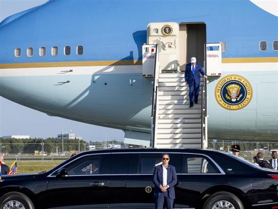 Трамп пристигна во Холандија, ќе учествува на самитот на НАТО 