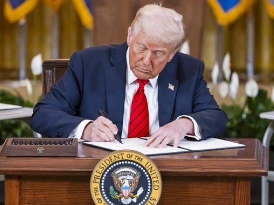 Трамп потпиша извршна уредба за продажба на ТикТок
