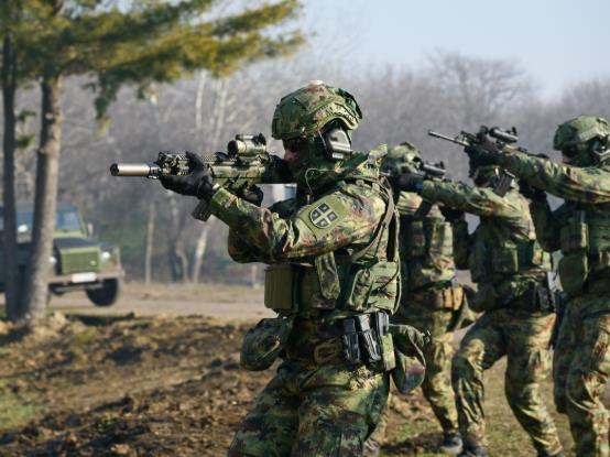 Началникот на ГШ на српската армија: Не ги заплашуваме граѓаните и не им се закануваме