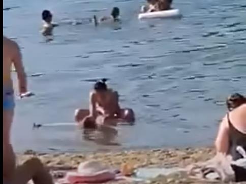 Видео +18: Секс во плитко на Ада Циганлија во Белград 