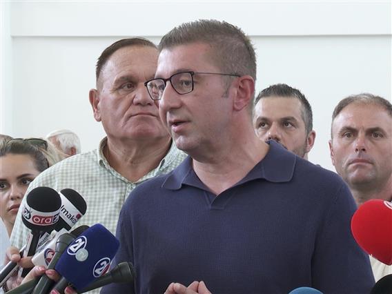 Мицкоски му порача на Меџити: Убиствата од заседа не можат да бидат праведна и чесна војна