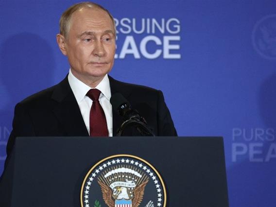 Теоретичарите на заговор: - Дали Путин испратил двојник на состанокот со Трамп?