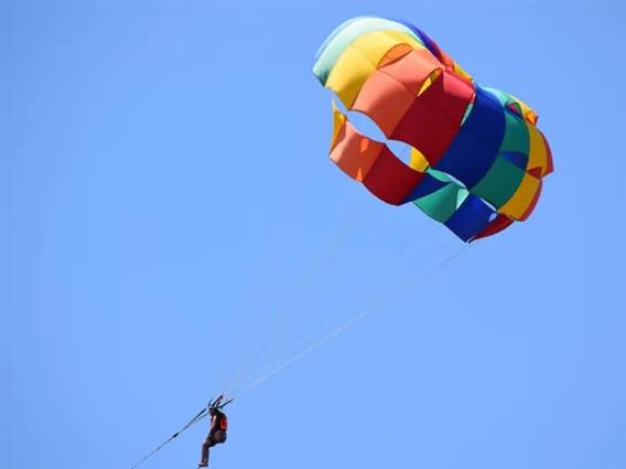 Трагедија во Бугарија: 8- годишно дете загина на парасејлинг, бил со мајка му кога паднал од 40 метри височина