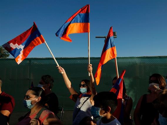Протест и контрапротест во Ерменија: Едните бараат затворање на руска воена база, другите се против (ВИДЕО)