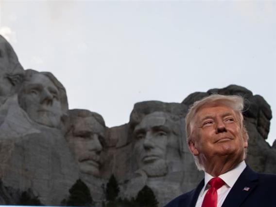 Трамп сепак нема да добие статуа со својот лик на планината Рашмор, експертите го одбија 
