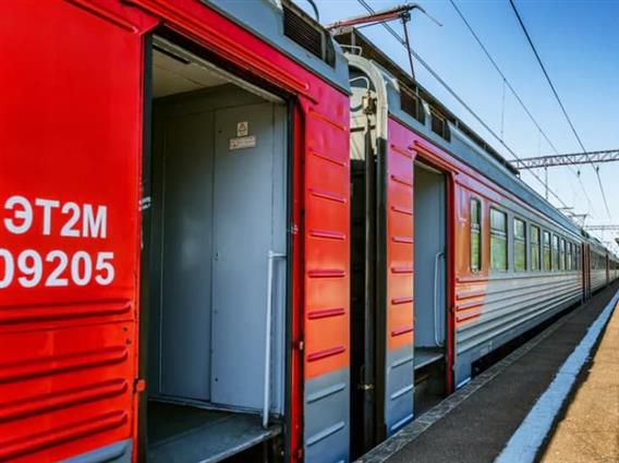 Девојки од Бугарија скокнале од воз во движење, зашто ја промашиле станицата- едната се бори за живот 