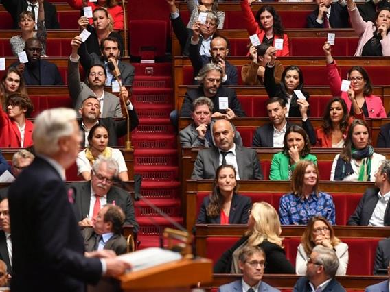 Мнозинството Французи сакаат нови избори, најголема поддршка има антимигрантска партија 