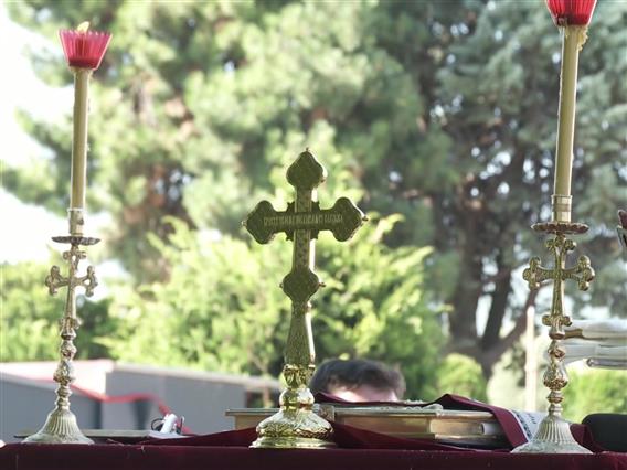 Стружани со молитва посакаа што поскоро да се изгради црквата која датира од пред еден век 