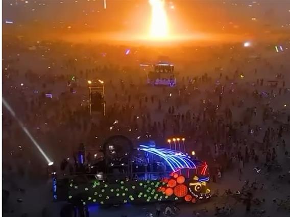 Убиство на култен фестивал во Невада- пронајден маж облеан со крв (ВИДЕО) 