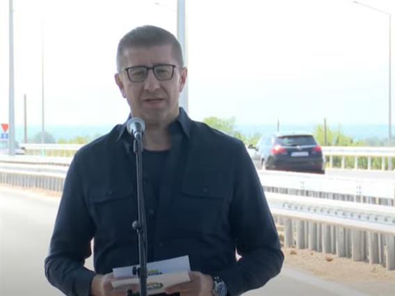 Мицкоски: Македонија се движи напред, се гради 