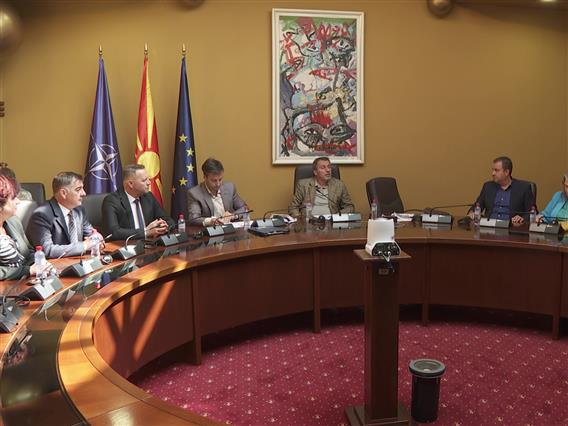 Пратениците влегоа во АНБ, утре во Агенцијата за разузнавање