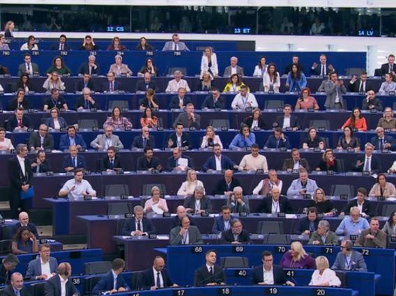 ЕП го изгласа Извештајот за Македонија, но во финалната верзија останува делот за очекувањата од Историската комисија 
