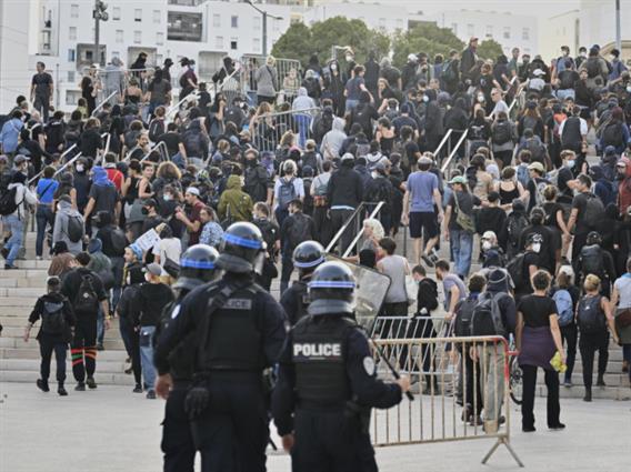 „Блокирајте сè“ – Франција во нов бран протести и немири