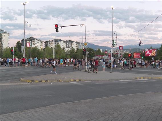 Нов протест на жителите на Аеродром – бараат трајно решение за „Вардариште“