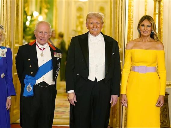 Меланија Трамп ги засени Кејт Мидлтон и кралицата Камила! Сите ја коментираат нејзината смела комбинација