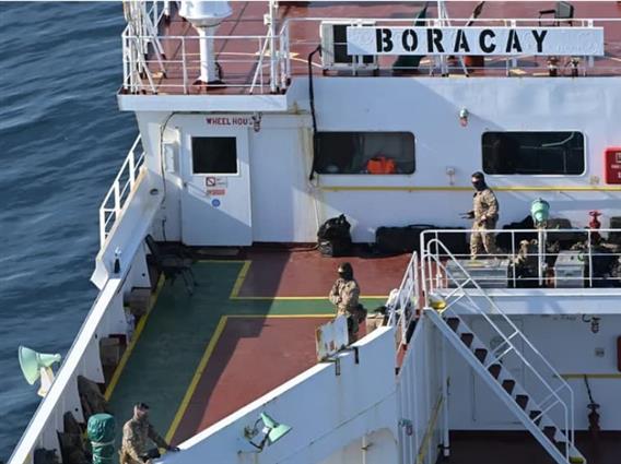 Француски специјалци упаднаа на руски танкер- се сомнева дека бил користен за провокација (ВИДЕО)