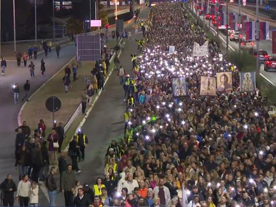 Мирни протести во Србија поради уривањето на настрешницата: 11 месеци, нула одговорност (ВИДЕО)