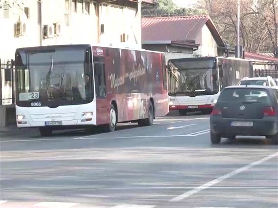 Приватните превозници денеска ги повлекоа автобусите – ќе возат редуцирано додека не им биде исплатен долгот