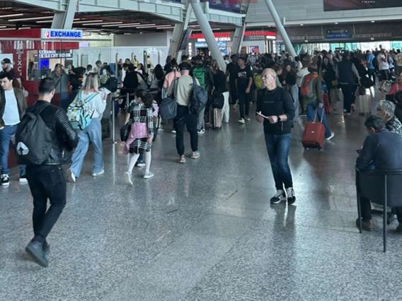Двајца македонски државјани се приведени со непријавени пари на аеродромот во Тирана