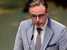 Шок во Белгија: Премиерот бил цел на самоубиствен напад со дрон, уапсени се тројца млади џихадисти 