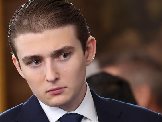 По факултетот се шири незгоден трач за синот на Доналд и Меланија Трамп, и сите велат дека токму поради тоа побегнал од Њујорк: „Тој е малку чудна појава“ 