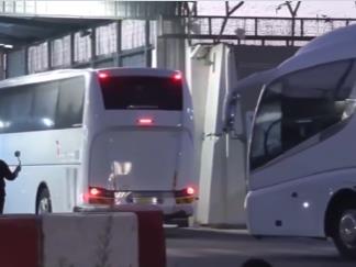 Започна ослободувањето палестински затвореници, автобуси тргнаа кон Западниот Брег и Газа