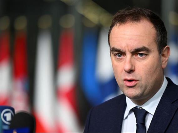 Во францускиот Парламент денеска ќе има две гласања за доверба на владата на премиерот Лекорни