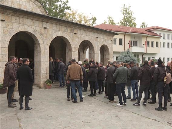 Последен поздрав за Панчо од ДНК, свеќа запалија и неговите колеги и фановите