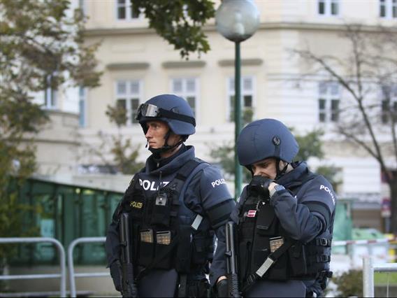 Тинејџер со потекло од Македонија планирал страшни терористички напади во Австрија- да убива христијани 
