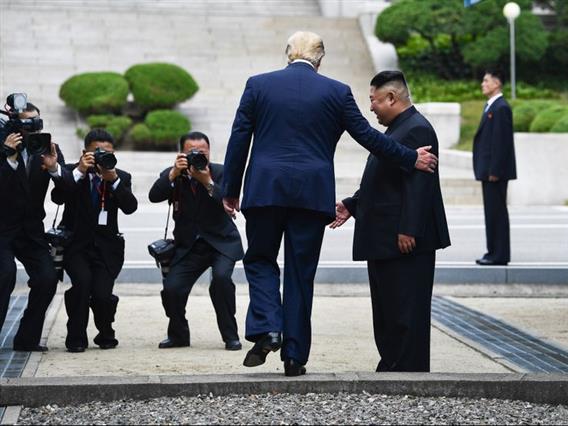 Трамп и натаму изнедадува- дали ќе има средба со Ким Џонг Ун?