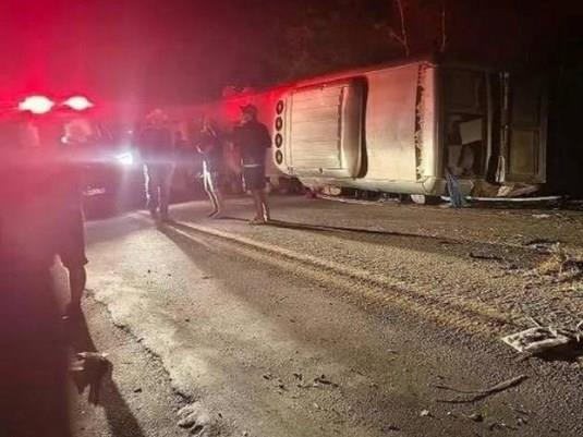 Најмалку 15 патници загинаа во тешка автобуска несреќа во Бразил- 11 жени меѓу жртвите (ВИДЕО)